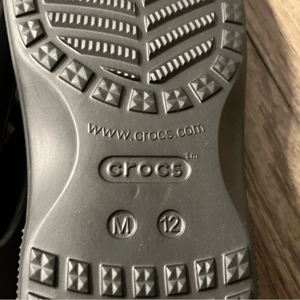 Black baya ll flip crocs flip flops NWT